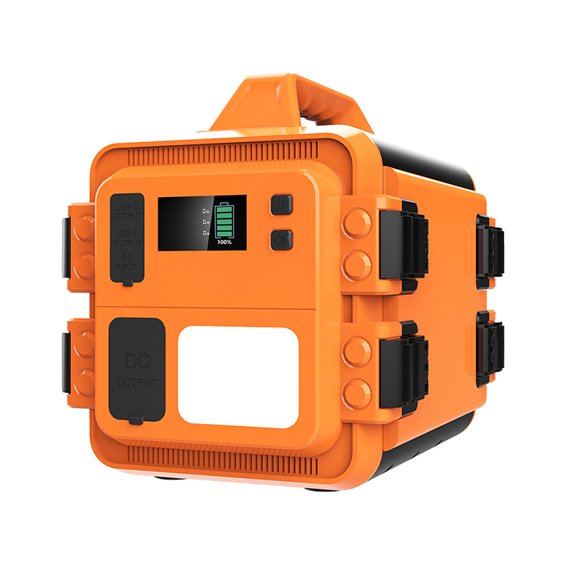 How can we ensure the accuracy and balance of power distribution when multiple devices are used in parallel in energy storage and power supply systems?